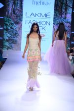 Model walk the ramp for Arpita Mehta Show at Lakme Fashion Week 2015 Day 4 on 21st March 2015 (127)_550ec6a944e4a.JPG