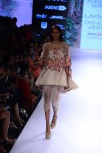 Model walk the ramp for Arpita Mehta Show at Lakme Fashion Week 2015 Day 4 on 21st March 2015 (158)_550ec776d72c3.JPG