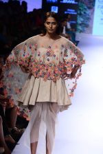 Model walk the ramp for Arpita Mehta Show at Lakme Fashion Week 2015 Day 4 on 21st March 2015 (160)_550ec77f5a595.JPG