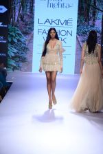 Model walk the ramp for Arpita Mehta Show at Lakme Fashion Week 2015 Day 4 on 21st March 2015 (18)_550ec574772ae.JPG