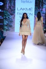 Model walk the ramp for Arpita Mehta Show at Lakme Fashion Week 2015 Day 4 on 21st March 2015 (20)_550ec57cae419.JPG