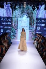 Model walk the ramp for Arpita Mehta Show at Lakme Fashion Week 2015 Day 4 on 21st March 2015 (6)_550ec54d43153.JPG
