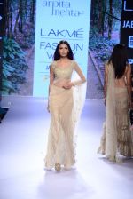 Model walk the ramp for Arpita Mehta Show at Lakme Fashion Week 2015 Day 4 on 21st March 2015 (65)_550ec5eeb1f61.JPG