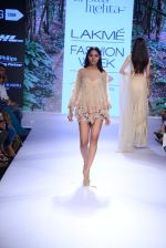 Model walk the ramp for Arpita Mehta Show at Lakme Fashion Week 2015 Day 4 on 21st March 2015 (76)_550ec60f0a054.JPG
