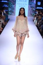 Model walk the ramp for Arpita Mehta Show at Lakme Fashion Week 2015 Day 4 on 21st March 2015 (83)_550ec61d3bcd3.JPG