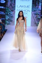 Model walk the ramp for Arpita Mehta Show at Lakme Fashion Week 2015 Day 4 on 21st March 2015 (90)_550ec62b53c44.JPG