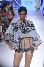 Model walk the ramp for Babita M Show at Lakme Fashion Week 2015 Day 3 on 20th March 2015 (21)_550e8d544e99d.JPG