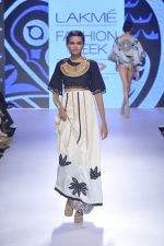 Model walk the ramp for Babita M Show at Lakme Fashion Week 2015 Day 3 on 20th March 2015 (26)_550e8d8495d82.JPG