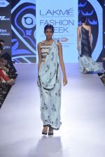 Model walk the ramp for Babita M Show at Lakme Fashion Week 2015 Day 3 on 20th March 2015 (54)_550e8e96333a4.JPG