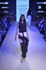 Model walk the ramp for DRVV Show at Lakme Fashion Week 2015 Day 3 on 20th March 2015 (90)_550e8e4e2c7ed.JPG