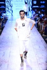Model walk the ramp for Kunal Rawal Show at Lakme Fashion Week 2015 Day 4 on 21st March 2015 (21)_550ec674afe7e.JPG