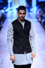 Model walk the ramp for Kunal Rawal Show at Lakme Fashion Week 2015 Day 4 on 21st March 2015 (38)_550ec6c95368a.JPG