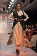 Model walk the ramp for Lotus Karishma Jamwal Show at Lakme Fashion Week 2015 Day 4 on 21st March 2015 (15)_550ec6ab6e39a.JPG