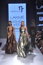 Model walk the ramp for Nikhil Thampi Show at Lakme Fashion Week 2015 Day 3 on 20th March 2015 (143)_550e8fc5ab5b0.JPG
