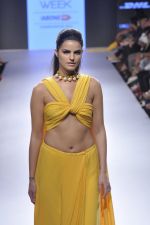 Model walk the ramp for Nikhil Thampi Show at Lakme Fashion Week 2015 Day 3 on 20th March 2015 (30)_550e8c57d6529.JPG