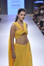 Model walk the ramp for Nikhil Thampi Show at Lakme Fashion Week 2015 Day 3 on 20th March 2015 (31)_550e8c5d4c860.JPG