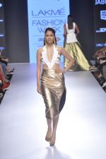 Model walk the ramp for Nikhil Thampi Show at Lakme Fashion Week 2015 Day 3 on 20th March 2015 (80)_550e8e3037290.JPG