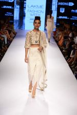 Model walk the ramp for Payal Singhal Show at Lakme Fashion Week 2015 Day 4 on 21st March 2015  (111)_550ec87887925.JPG
