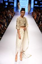 Model walk the ramp for Payal Singhal Show at Lakme Fashion Week 2015 Day 4 on 21st March 2015  (114)_550ec88447e01.JPG