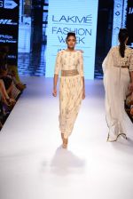 Model walk the ramp for Payal Singhal Show at Lakme Fashion Week 2015 Day 4 on 21st March 2015  (119)_550ec898d236c.JPG