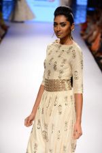 Model walk the ramp for Payal Singhal Show at Lakme Fashion Week 2015 Day 4 on 21st March 2015  (128)_550ec8c1426ab.JPG