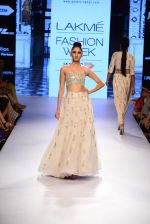 Model walk the ramp for Payal Singhal Show at Lakme Fashion Week 2015 Day 4 on 21st March 2015  (130)_550ec8cc0909f.JPG