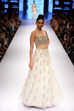 Model walk the ramp for Payal Singhal Show at Lakme Fashion Week 2015 Day 4 on 21st March 2015  (140)_550ec906eeed2.JPG