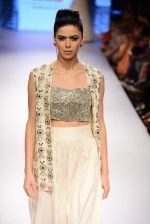 Model walk the ramp for Payal Singhal Show at Lakme Fashion Week 2015 Day 4 on 21st March 2015  (152)_550ec93546229.JPG