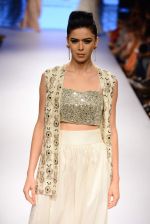 Model walk the ramp for Payal Singhal Show at Lakme Fashion Week 2015 Day 4 on 21st March 2015  (154)_550ec93d5dada.JPG