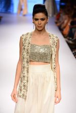 Model walk the ramp for Payal Singhal Show at Lakme Fashion Week 2015 Day 4 on 21st March 2015  (155)_550ec9414aa19.JPG