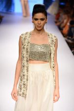 Model walk the ramp for Payal Singhal Show at Lakme Fashion Week 2015 Day 4 on 21st March 2015  (156)_550ec9457e966.JPG