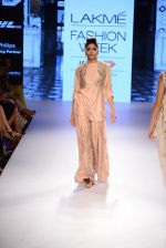 Model walk the ramp for Payal Singhal Show at Lakme Fashion Week 2015 Day 4 on 21st March 2015  (159)_550ec952b7058.JPG