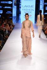 Model walk the ramp for Payal Singhal Show at Lakme Fashion Week 2015 Day 4 on 21st March 2015  (163)_550ec9642b917.JPG