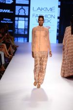 Model walk the ramp for Payal Singhal Show at Lakme Fashion Week 2015 Day 4 on 21st March 2015  (18)_550ec6ef4a5b6.JPG