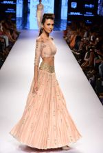 Model walk the ramp for Payal Singhal Show at Lakme Fashion Week 2015 Day 4 on 21st March 2015  (181)_550ec9e372028.JPG