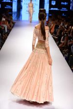 Model walk the ramp for Payal Singhal Show at Lakme Fashion Week 2015 Day 4 on 21st March 2015  (183)_550ec9f197f22.JPG