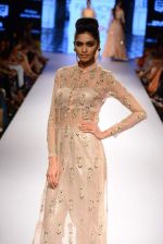 Model walk the ramp for Payal Singhal Show at Lakme Fashion Week 2015 Day 4 on 21st March 2015  (191)_550eca20d56c2.JPG