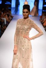 Model walk the ramp for Payal Singhal Show at Lakme Fashion Week 2015 Day 4 on 21st March 2015  (192)_550eca2acf80f.JPG