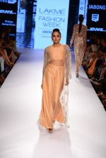 Model walk the ramp for Payal Singhal Show at Lakme Fashion Week 2015 Day 4 on 21st March 2015  (198)_550eca5284095.JPG