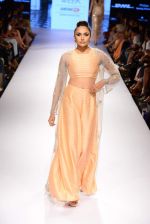 Model walk the ramp for Payal Singhal Show at Lakme Fashion Week 2015 Day 4 on 21st March 2015  (201)_550eca6596992.JPG