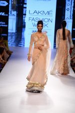 Model walk the ramp for Payal Singhal Show at Lakme Fashion Week 2015 Day 4 on 21st March 2015  (207)_550eca85d2d1f.JPG