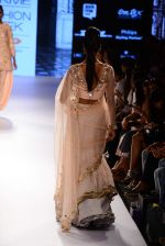 Model walk the ramp for Payal Singhal Show at Lakme Fashion Week 2015 Day 4 on 21st March 2015  (218)_550ecab7360a1.JPG
