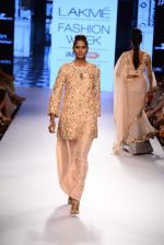 Model walk the ramp for Payal Singhal Show at Lakme Fashion Week 2015 Day 4 on 21st March 2015  (222)_550ecacf668cd.JPG