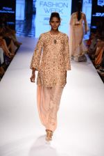 Model walk the ramp for Payal Singhal Show at Lakme Fashion Week 2015 Day 4 on 21st March 2015  (225)_550ecae6b1858.JPG