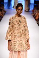 Model walk the ramp for Payal Singhal Show at Lakme Fashion Week 2015 Day 4 on 21st March 2015  (230)_550ecafdc6a51.JPG