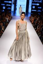 Model walk the ramp for Payal Singhal Show at Lakme Fashion Week 2015 Day 4 on 21st March 2015  (237)_550ecb14707ef.JPG