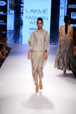 Model walk the ramp for Payal Singhal Show at Lakme Fashion Week 2015 Day 4 on 21st March 2015  (243)_550ecb23f40ac.JPG