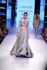 Model walk the ramp for Payal Singhal Show at Lakme Fashion Week 2015 Day 4 on 21st March 2015  (263)_550ecb563d1e6.JPG