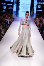 Model walk the ramp for Payal Singhal Show at Lakme Fashion Week 2015 Day 4 on 21st March 2015  (268)_550ecb5bb4521.JPG