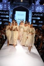 Model walk the ramp for Payal Singhal Show at Lakme Fashion Week 2015 Day 4 on 21st March 2015  (311)_550ecb6d4717f.JPG